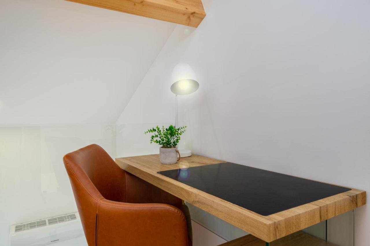 Whome Riverside View Premium Apartment W/ Ac & Terrace Porto Ngoại thất bức ảnh